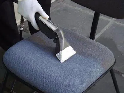 Higienização profissional de cadeira estofada