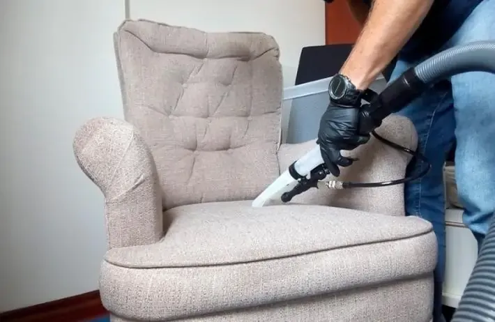 Higienização profissional de poltrona